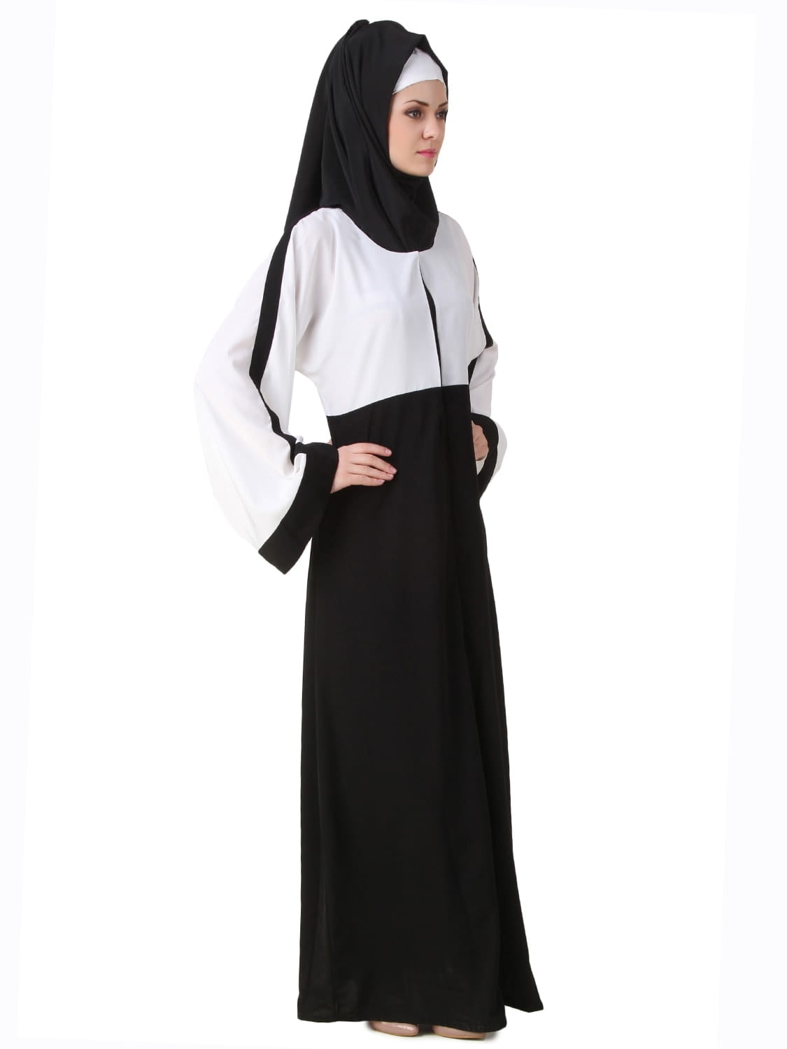 Norhan Black & White Nida Dubai Abaya