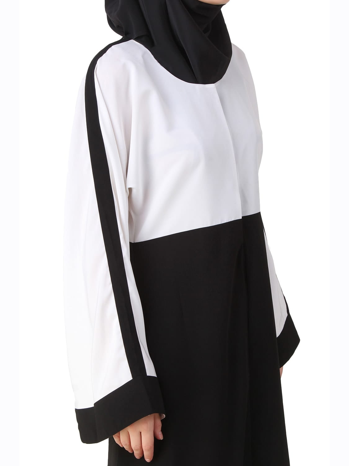 Norhan Black & White Nida Dubai Abaya