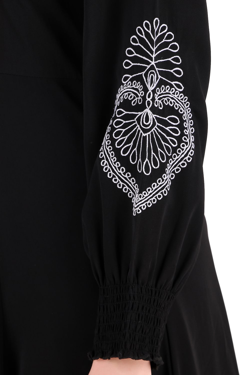 Paisley Embroidery Nida Black Abaya