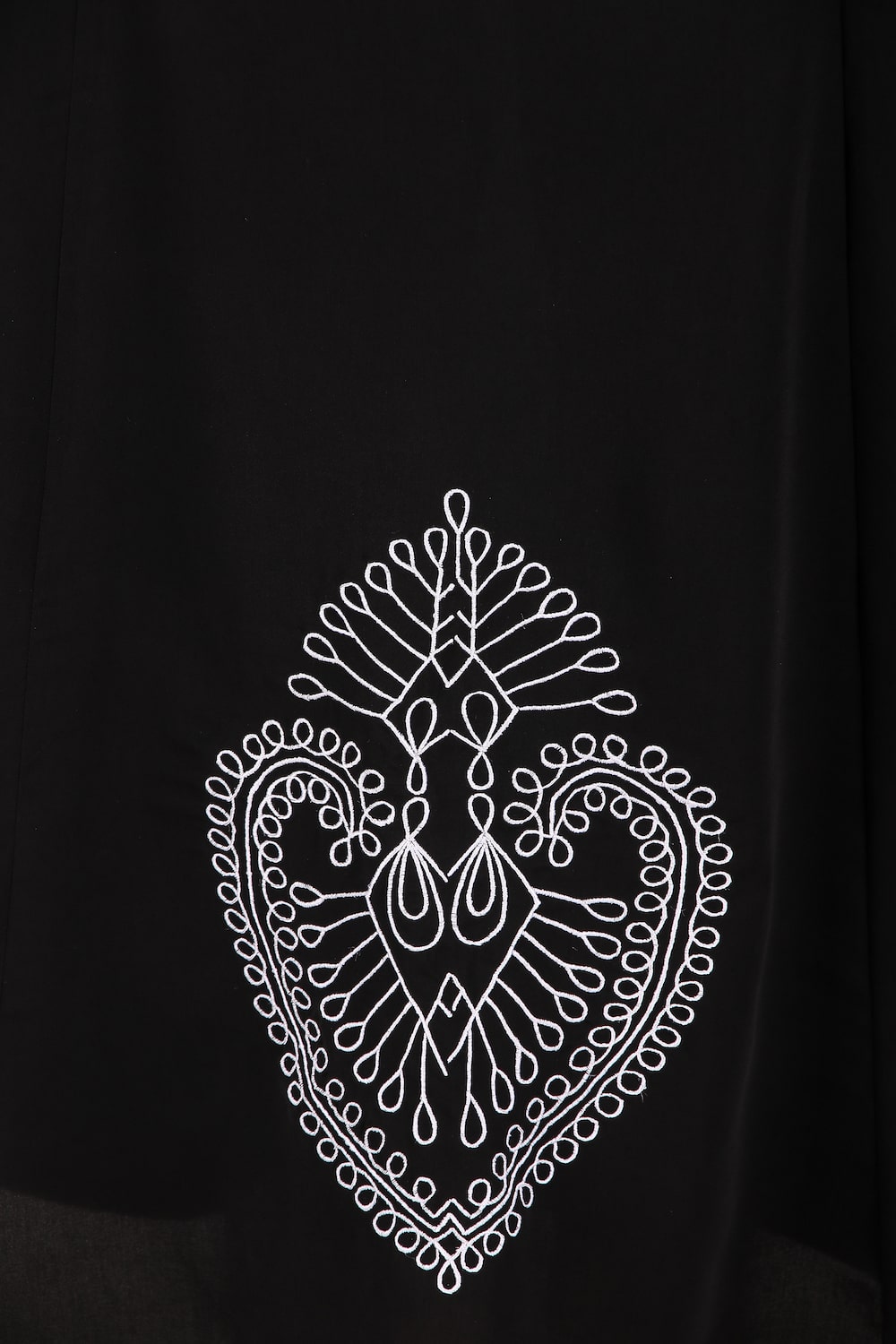 Paisley Embroidery Nida Black Abaya