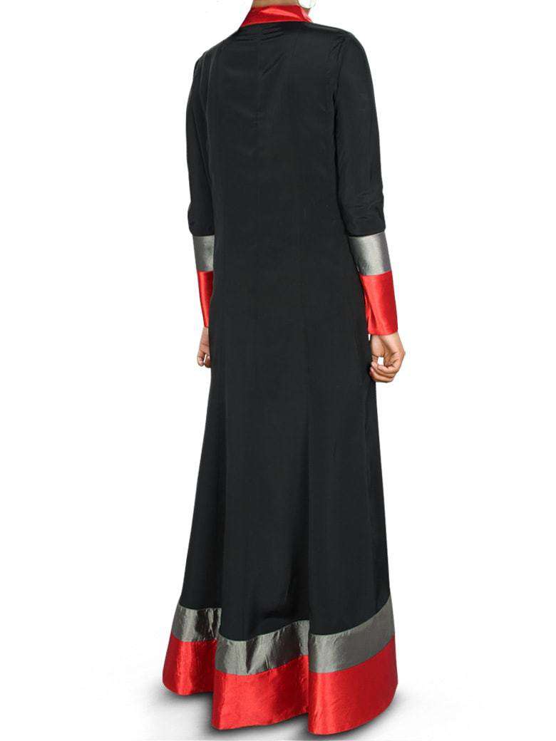 Aroob Abaya back