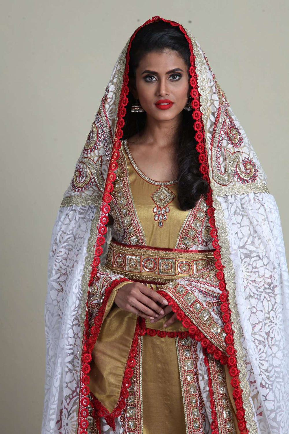 Exclusive Beige Wedding Moroccan Kaftans With Bell Sleeve And hand Beaded Veil